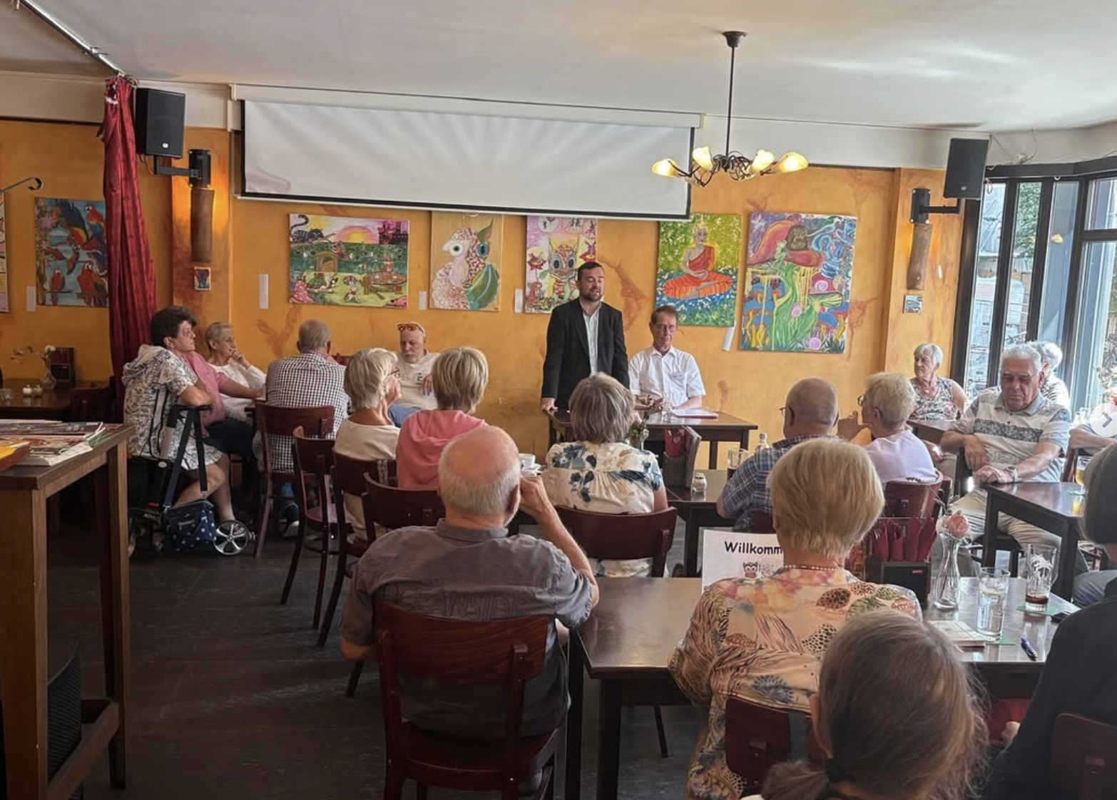 Volles Haus am Sonntagmorgen bei den UHUs 