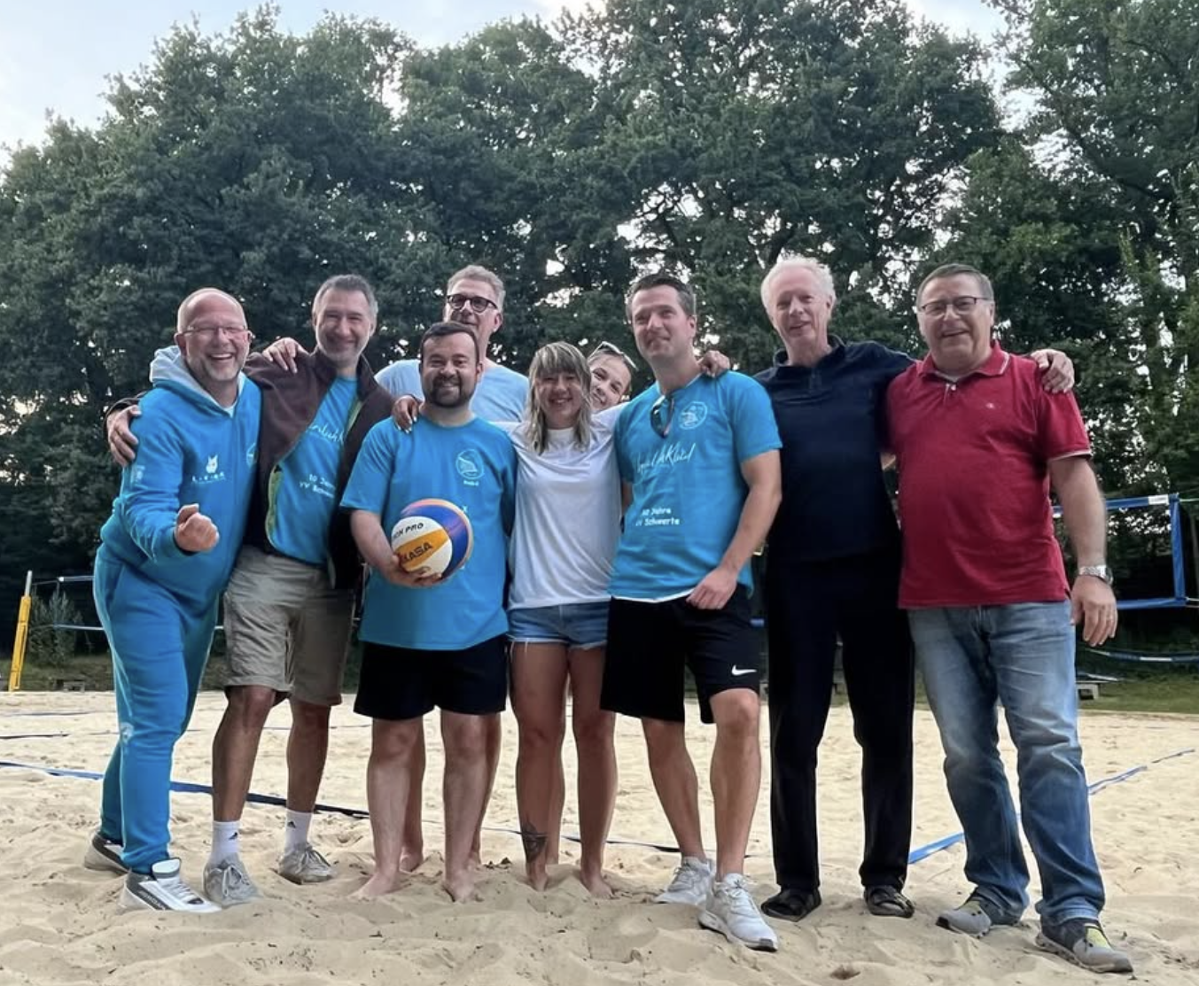 Volleyball mit Bürgermeisterkandidat Dimitrios Axourgos und Fraktionschef Marc Seelbach