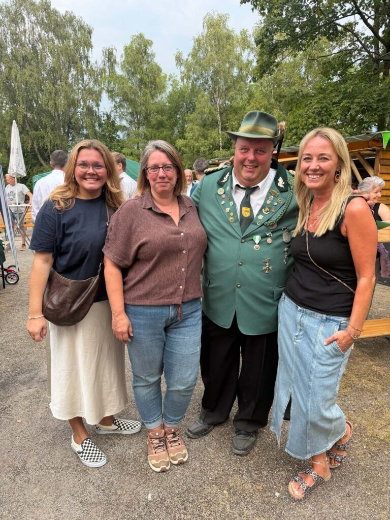 Eröffnung des Schützenfestes in Wandhofen mit Gastvereinen